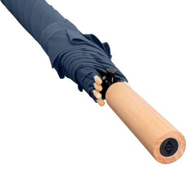 FARE ÖkoBrella automaatne golfivihmavari taaskasutatud PET-kattega ja puidust käepidemega logoga, tumesinine (waterSAVE®) – detailvaade 9
