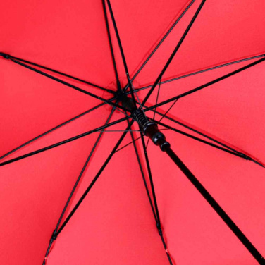 FARE ÖkoBrella automaatne golfivihmavari taaskasutatud PET-kattega ja puidust käepidemega logoga, punane (waterSAVE®) – detailvaade 3