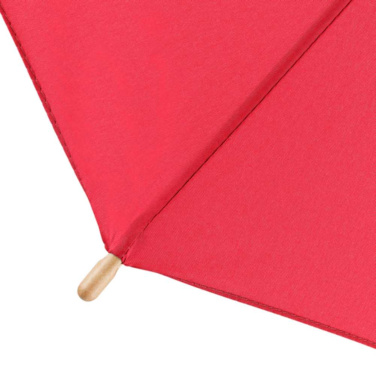 FARE ÖkoBrella automaatne golfivihmavari taaskasutatud PET-kattega ja puidust käepidemega logoga, punane (waterSAVE®) – detailvaade 4